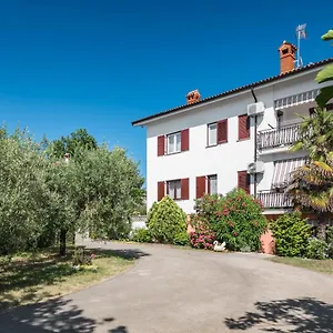 https://apartments-marcan.in-istria.net