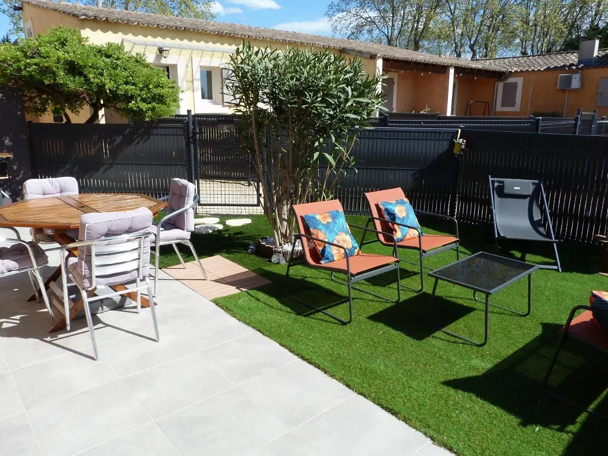 Appart Cosy Avec Son Exterieur Chaleureux,Piscine Et Parking Prive Fontvieille Francia