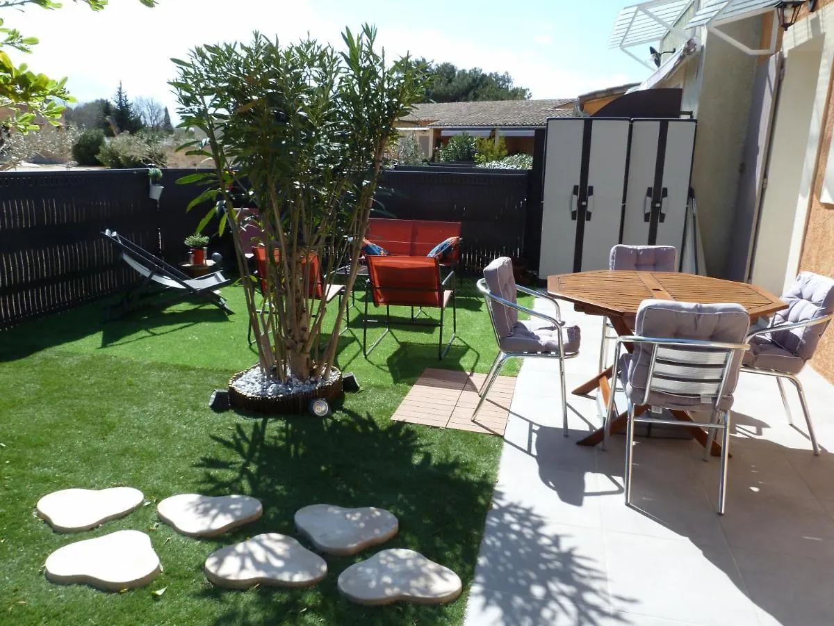 Appart Cosy Avec Son Exterieur Chaleureux,Piscine Et Parking Prive Fontvieille