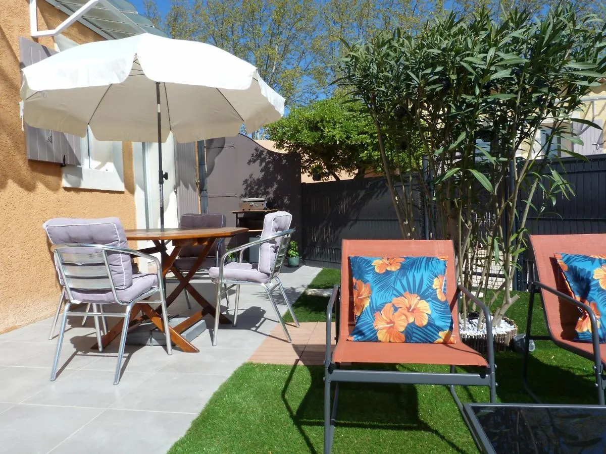 Appart Cosy Avec Son Exterieur Chaleureux,Piscine Et Parking Prive Fontvieille
